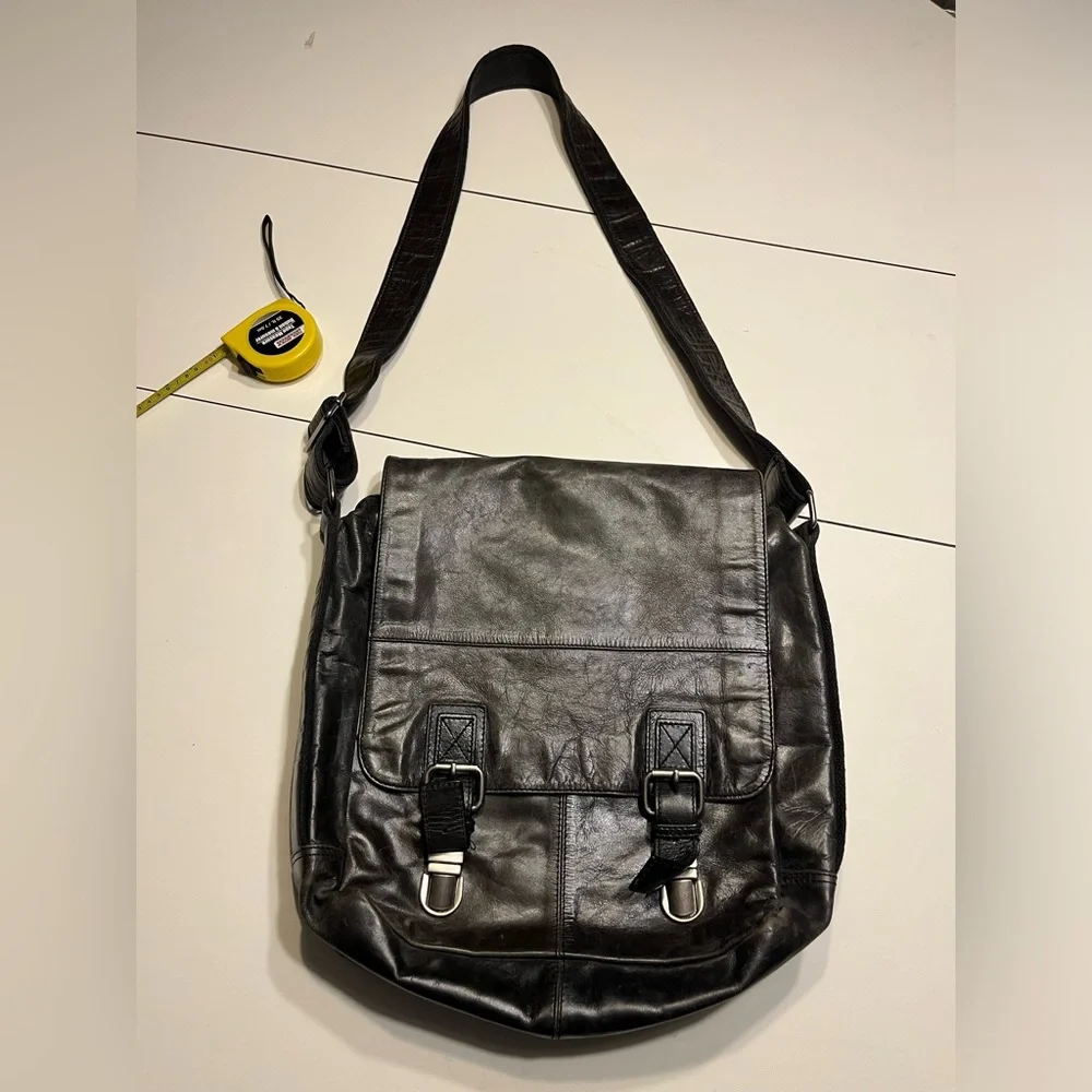 Fossil Brand large leather messenger bag